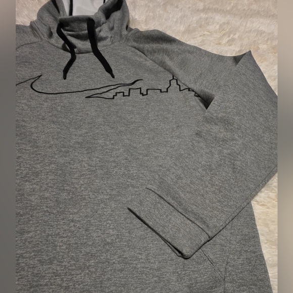 Nike Dri Fit Gray Hoodie with Cityscape Size Large EUC - Picture 5 of 8